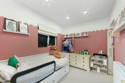 28 Kirby Close, Epsom, KT19 0PW