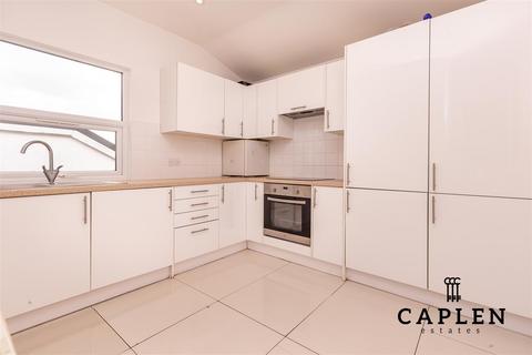 2 bedroom flat for sale, Queens Road, Buckhurst Hill