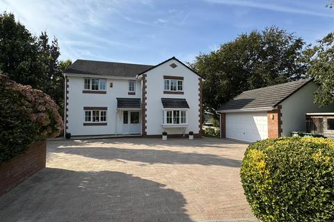 4 bedroom detached house for sale, Hilltop Road, Bideford EX39