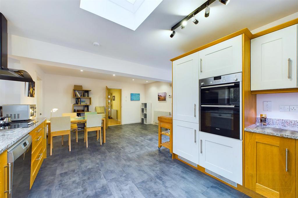 Kitchen &amp; Dining Space