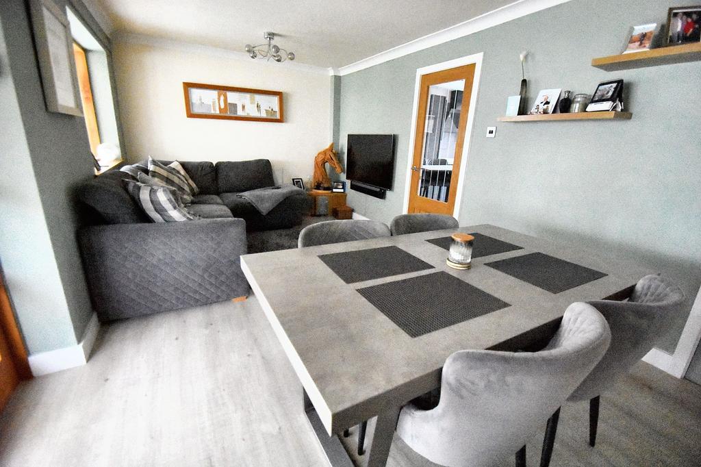 Lounge-Dining Room