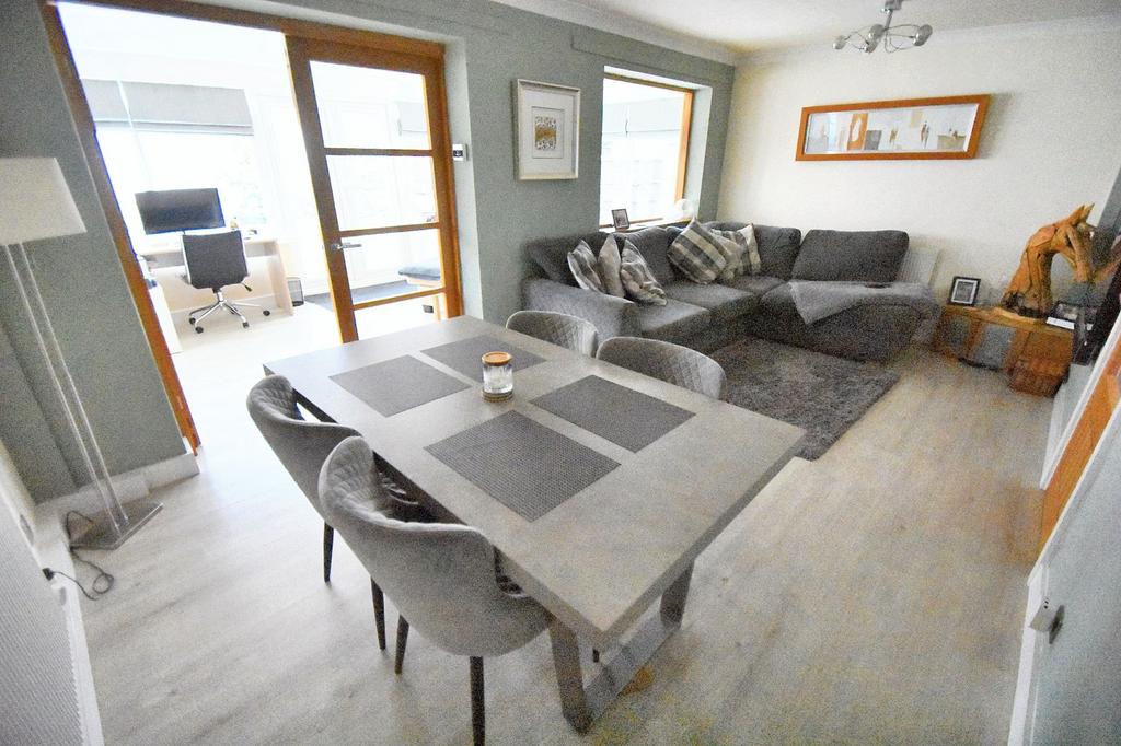 Lounge-Dining Room