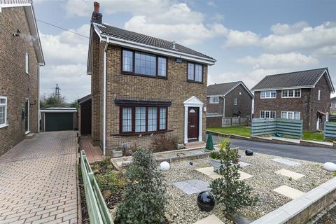 1 Border Close, Huddersfield, HD3 3GR