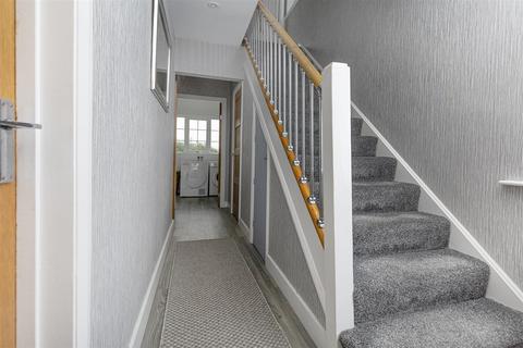 1 Border Close, Huddersfield, HD3 3GR