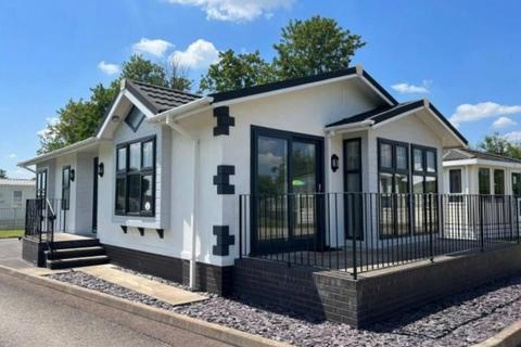 2 bedroom lodge for sale, Twyning