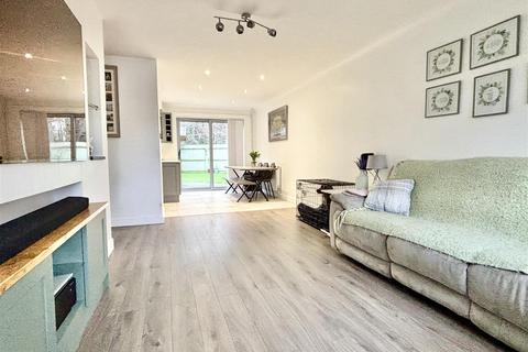 61 Blackbird Close, Creekmoor, Poole, BH17 7YB