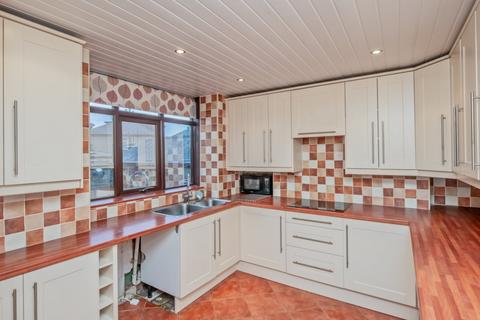 4 bedroom detached house for sale, Moore Avenue, Bradford, BD6