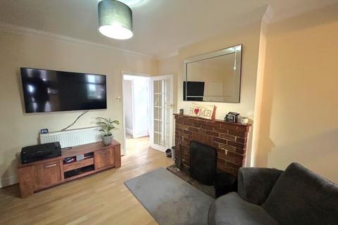 3 bedroom semi-detached house to rent, Woking Road, Guildford GU4