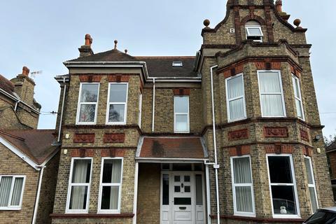 2 bedroom flat to rent, Callis Court Road, Broadstairs, CT10