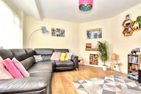 11 Birfed Crescent, Leeds, LS4 2QF