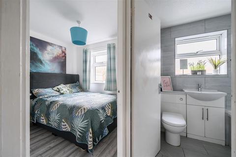 40 Blackberry Lane, Potterne, Devizes, SN10 5NZ