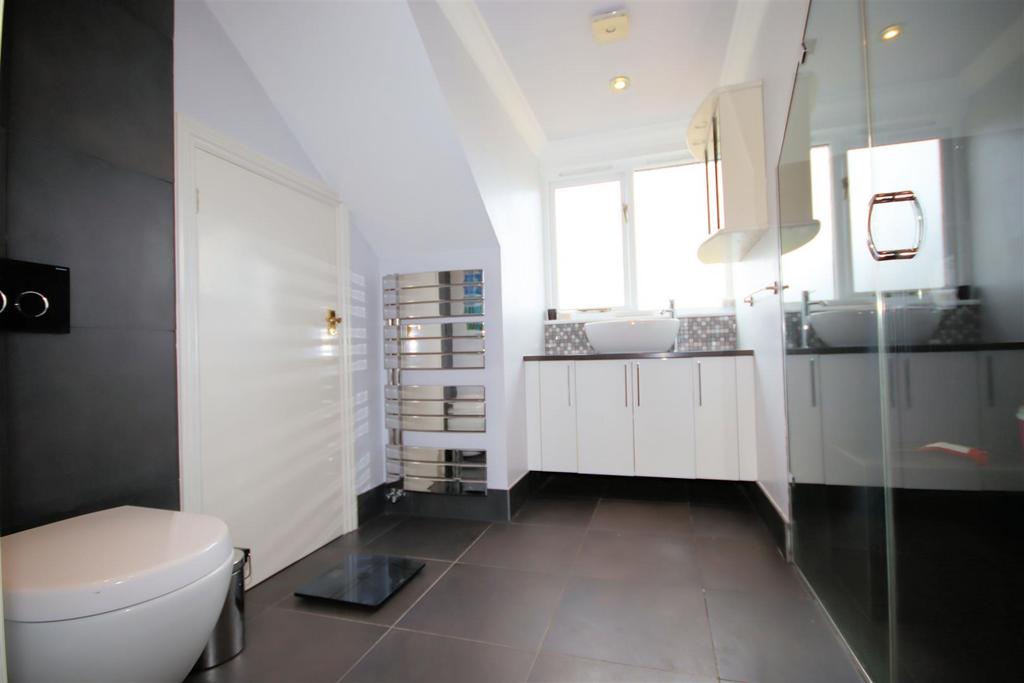 Master En-suite Shower Room