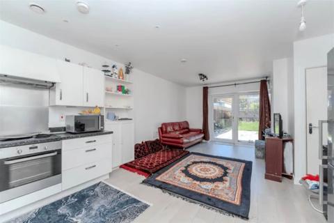 3 bedroom apartment for sale, Salisbury Road, Southall