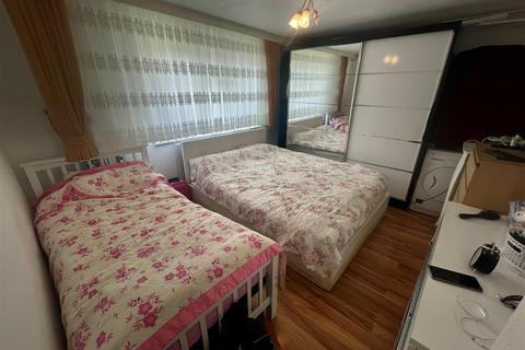85 Harveyfields, Waltham Abbey, EN9 1HW