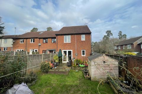 2 bedroom cluster house for sale, Grafton Close, Whitehill, Bordon, Hampshire, GU35