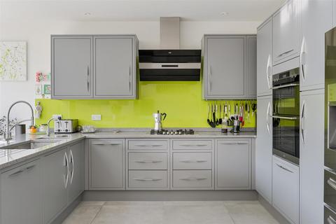 48 Fir Tree Road, Banstead, SM7 1NG