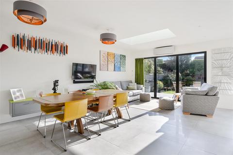 48 Fir Tree Road, Banstead, SM7 1NG