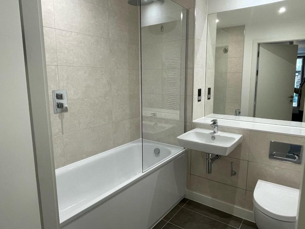 Bathroom 1.jpg