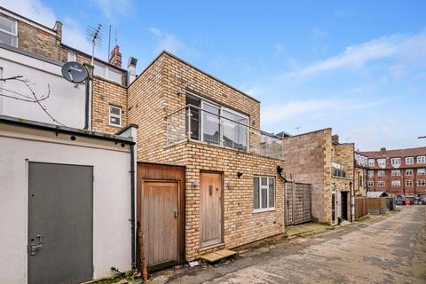 undefined, Alexandra Park Road, London N10