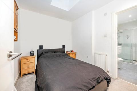 undefined, Alexandra Park Road, London N10