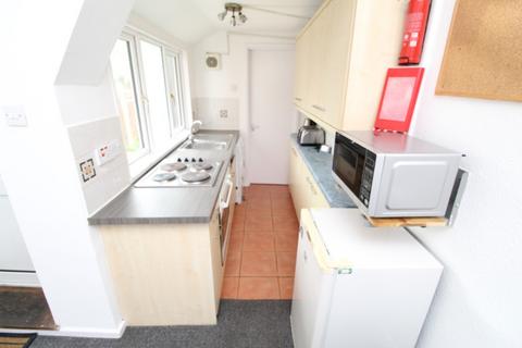 4 bedroom terraced house to rent, Beeston Road, Nottingham NG7