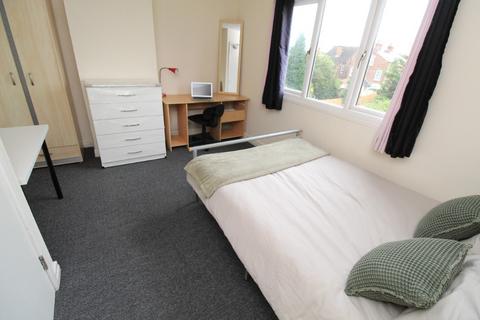 4 bedroom terraced house to rent, Beeston Road, Nottingham NG7