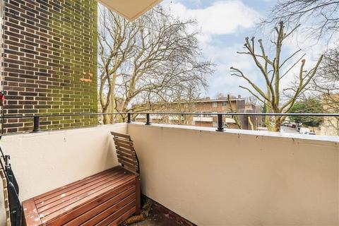 2 bedroom flat for sale, Wickham Road, London SE4