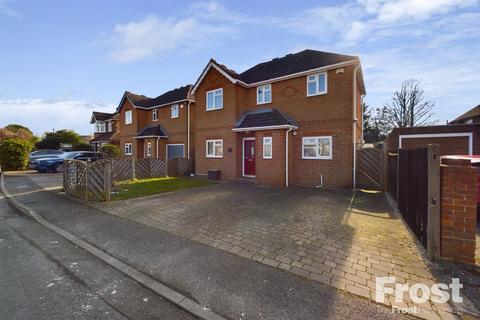 10 Chattern Hill, Ashford, TW15 1BU