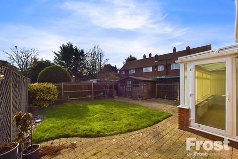 10 Chattern Hill, Ashford, TW15 1BU