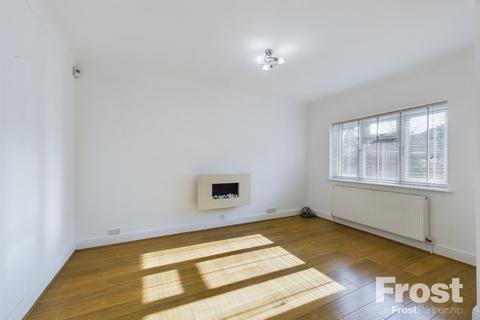 10 Chattern Hill, Ashford, TW15 1BU