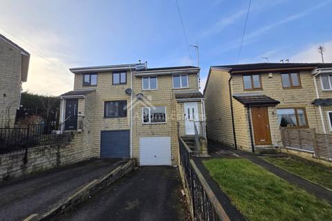 3 bedroom semi-detached house to rent, Sandyway Bank, Dewsbury