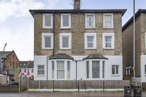 3 bedroom flat for sale, Garratt Lane, Tooting Broadway, London, SW17