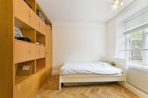 Studio to rent, Udall Street, Pimlico, London, SW1P