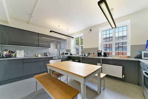 Studio to rent, Udall Street, Pimlico, London, SW1P