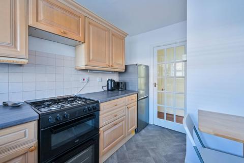 2 bedroom flat to rent, Kingswood Close, Surbiton, KT6