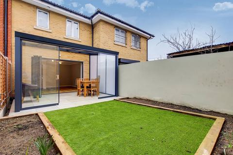 3c Semley Gate, London, E9 5NH