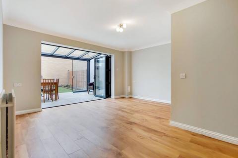3c Semley Gate, London, E9 5NH