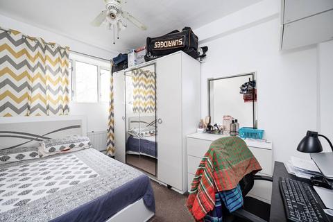 2 bedroom flat for sale, Ansell House, Mile End Road, Whitechapel, London, E1