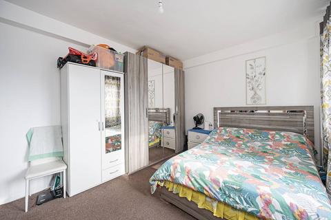 2 bedroom flat for sale, Ansell House, Mile End Road, Whitechapel, London, E1