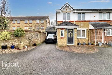 3 bedroom end of terrace house for sale, Binstead Close, Hayes