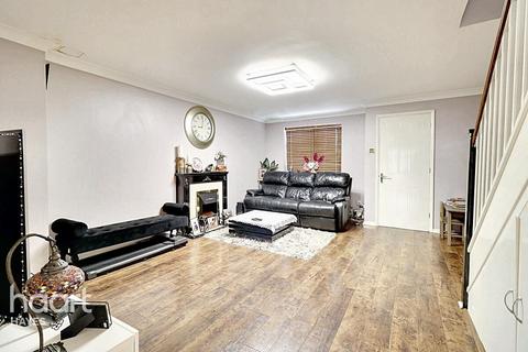 3 bedroom end of terrace house for sale, Binstead Close, Hayes