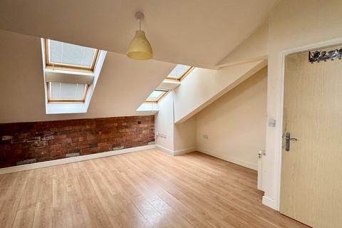 1 bedroom penthouse for sale, Balme Road, Cleckheaton, BD19