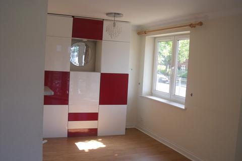 2 bedroom flat to rent, Old Dairy Close, Fleet GU51