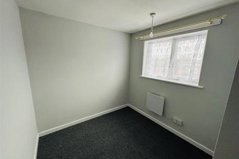 2 bedroom house to rent, Simon Close, Nuneaton