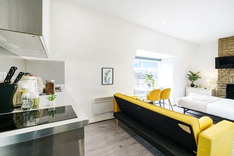 Studio to rent, Green Lanes, Haringey