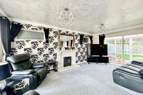 2 Carrbridge Close, Talbot Woods, Bournemouth, BH3 7EQ
