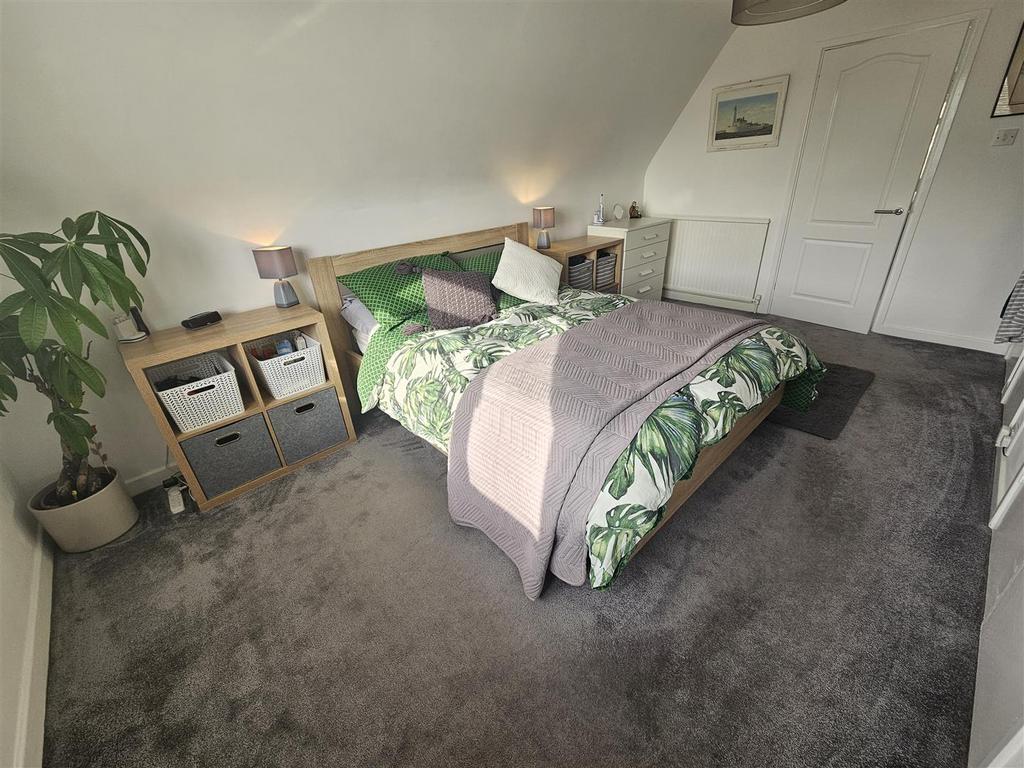 Bedroom 1 (2).jpg