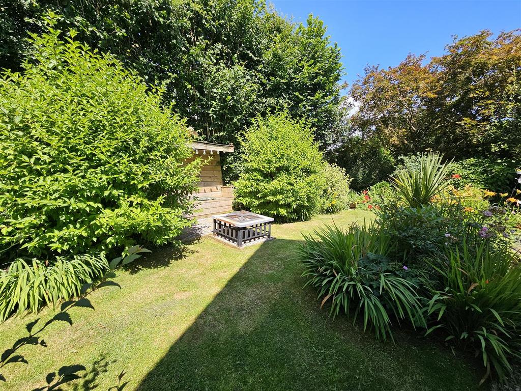 Gardens to side.jpg
