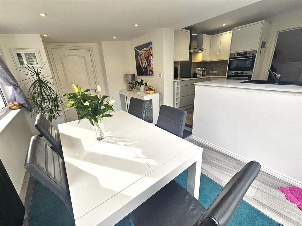 Dining Area.jpg