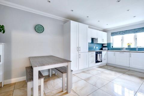 2 Friars Close, Great Baddow, Chelmsford, CM2 7FP